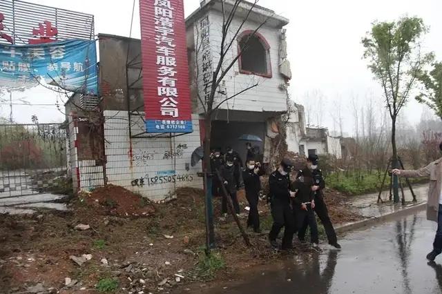 安徽凤阳县拆迁楼内现腐烂女尸警方两天破案抓获嫌疑人