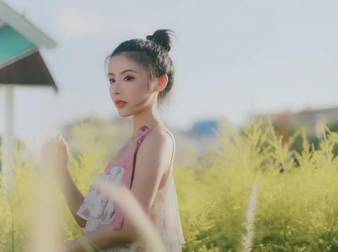 迥异,魅力十足的主播小姐姐~ 1 港风小姐姐-嘉茵 抖音昵称:嘉茵ariel