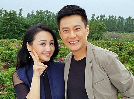 女演员曹颖,35岁晚婚嫁王斑,今一家三口家庭幸福
