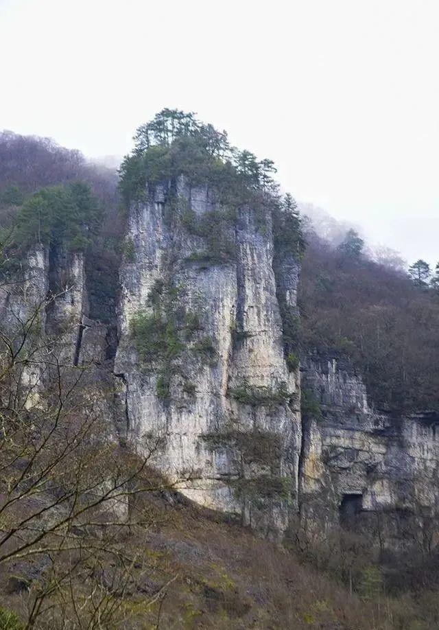 绝了黎坪景区石马山崖壁上惊现复活岛人脸