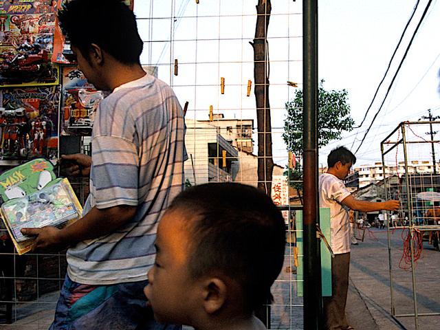 九十年代武汉,龙头企业武钢厂区,彼时的青山街景