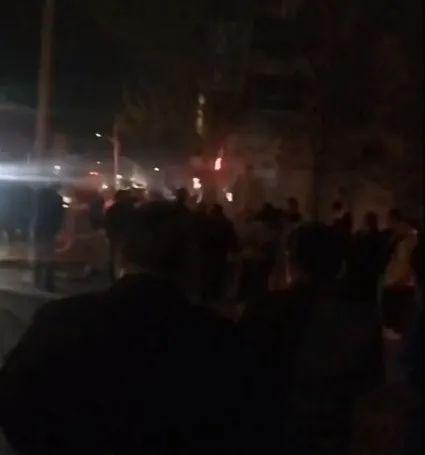 【现场视频】长垣发生车祸,车子损毁严重,现场围了好多人