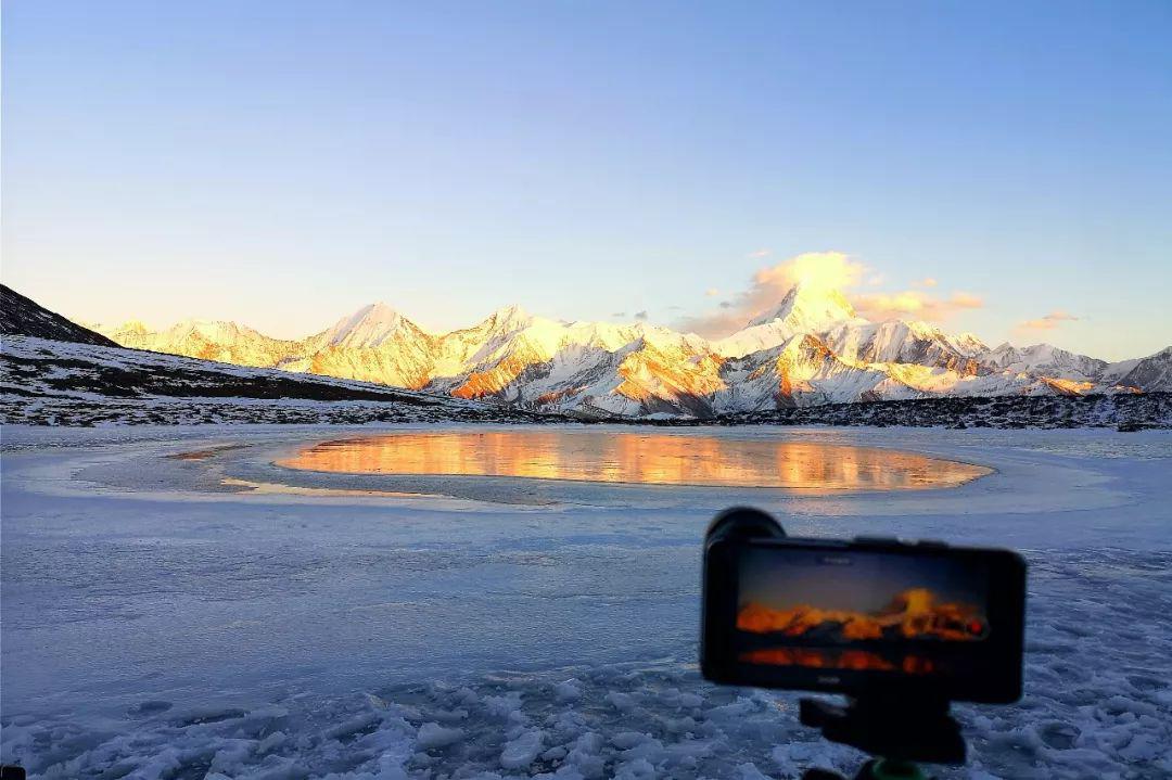 这里是观贡嘎雪山倒影的最佳位置,没有之一.