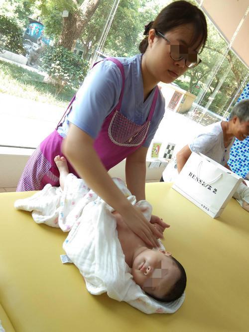 [宝宝]陪产爸爸看到后大哭，医生：可喜可贺新生儿全身包裹“奶油”