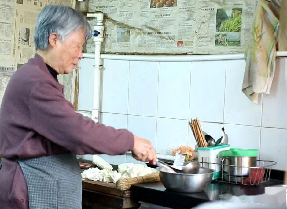 辉县80岁老太太出演归心似箭女二号