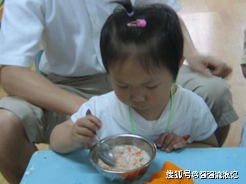 家长:宝宝没过两岁,最好别喂,家长放过孩子吧!3种辅食是个“坑”