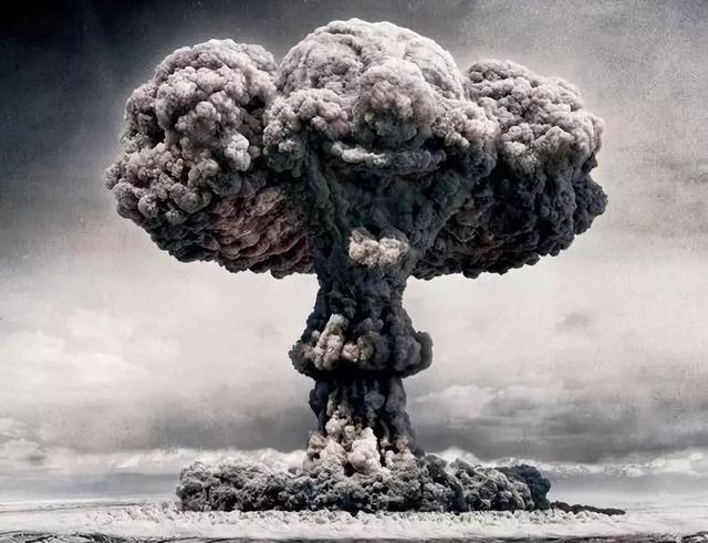 图为原子弹爆炸形成的蘑菇云