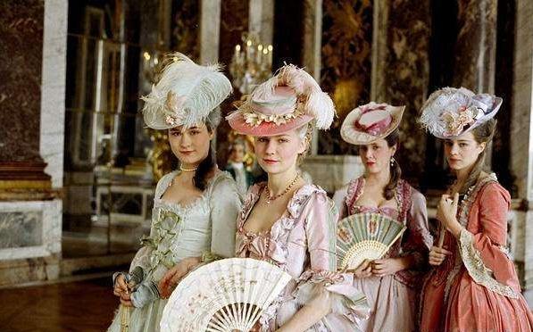 17,18世纪,欧洲女性越来越夸张的贵族时尚