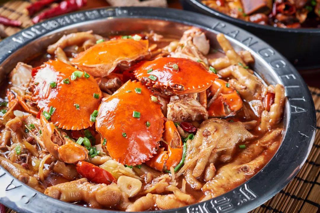 周末约饭肉蟹煲海鲜自助火锅烤肉好吃还省钱