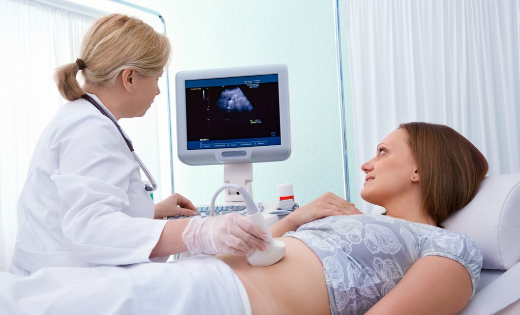 怀孕后的首次产检，还在犹豫是做B超还是阴超吗？给你想要的答案