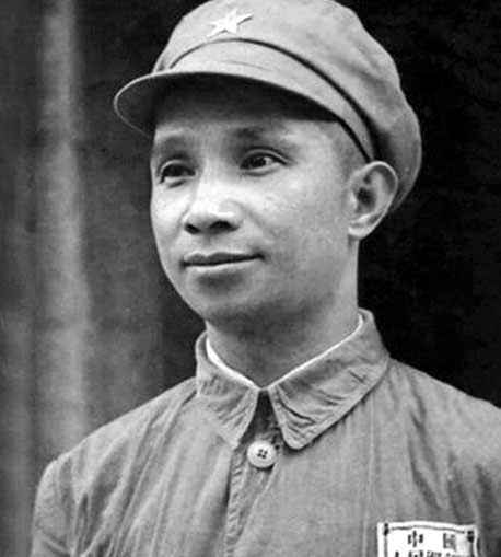 【旅长】，这一次鏖战，此人改变主席的部署，敌旅长说：他还指挥了我们！