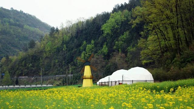 地址:石泉县杨柳新区 门票:免费 石泉饶峰驿站景区