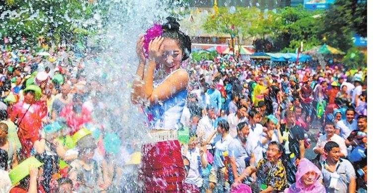 泼水节水的洗礼水的祝福水的欢歌