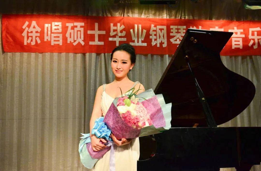 毕业于西安音乐学院,师从声乐系副主任王颖老师.