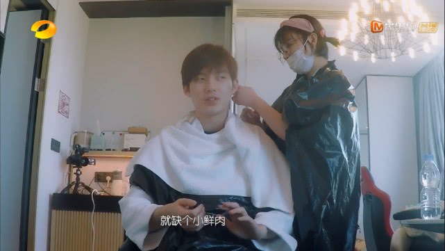 阚清子择偶标准只有1条，和董力拥抱牵手有点亲