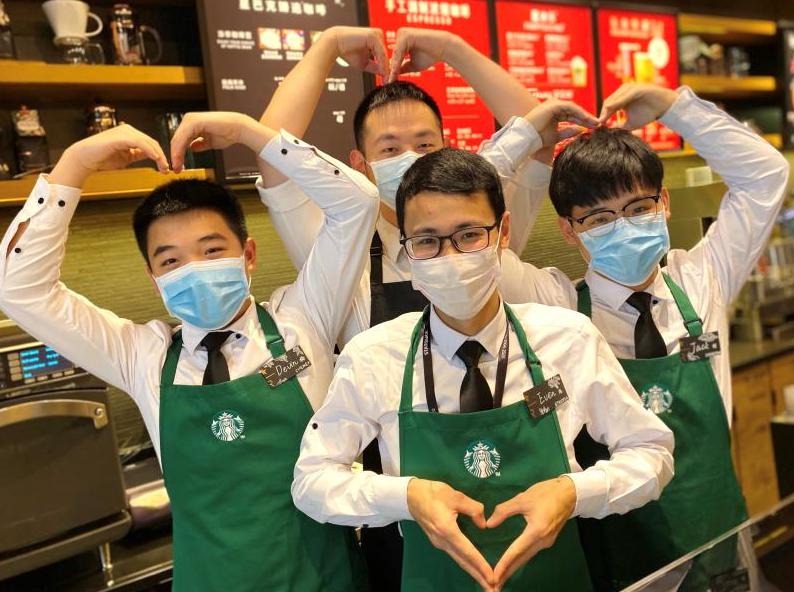 小编通过和店员闲谈,意外采访到了星巴克中国的工作人员张佳欣.
