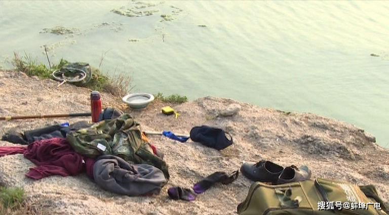 日前,龙子湖东公园附近水域发生一起悲剧,一名男子在垂钓时,不幸溺水