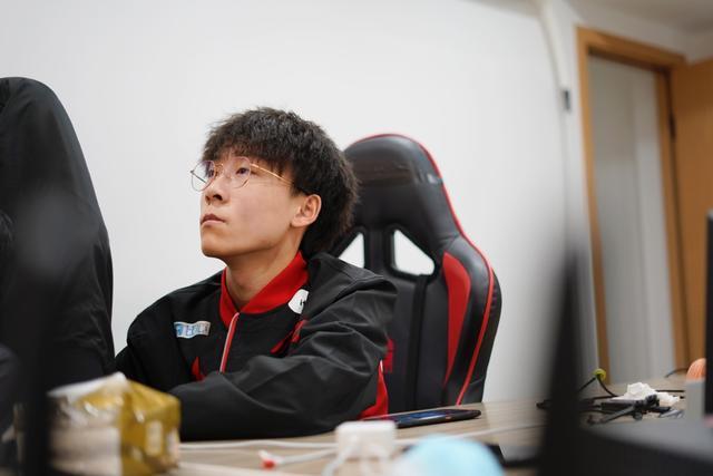 上快手看kpl,kpl春季赛第四周的比赛激战正酣,成都ag超玩会对阵到ts.