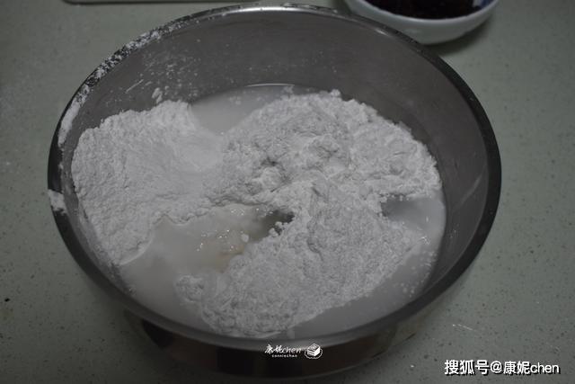 #油条#软糯不油腻,比馒头油条简单又营养,这早餐饼用水焖3分钟出锅