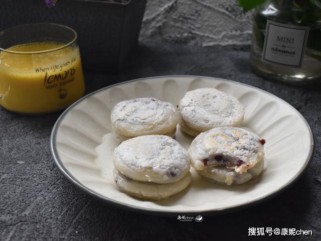 #油条#软糯不油腻,比馒头油条简单又营养,这早餐饼用水焖3分钟出锅