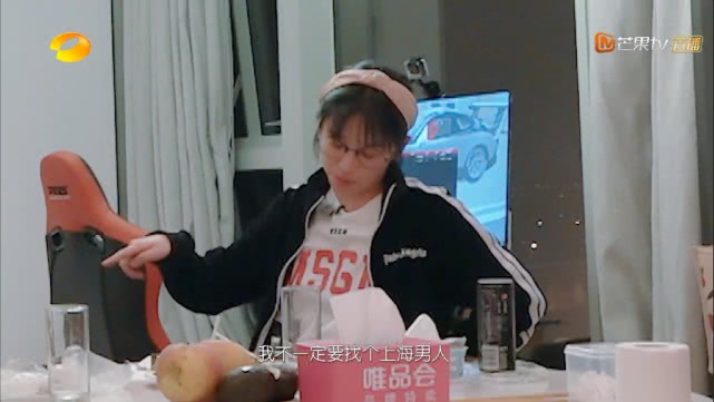 阚清子择偶标准只有1条，和董力拥抱牵手有点亲