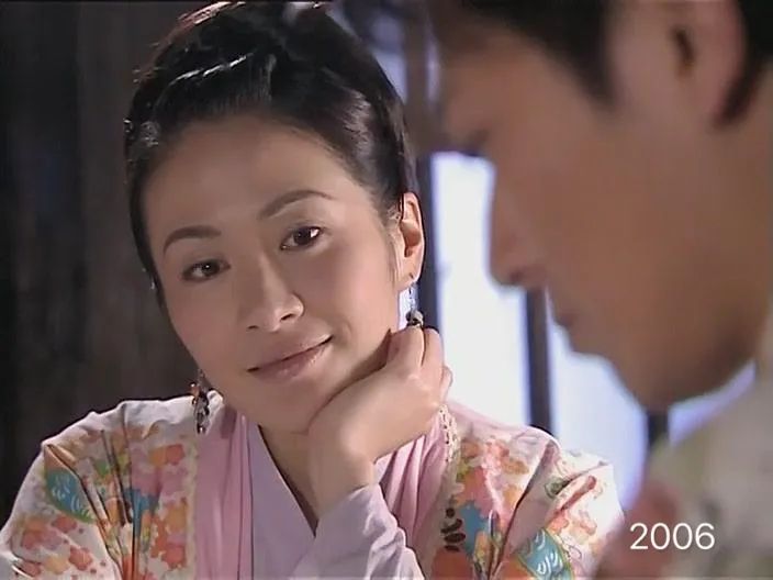 2007年,《叫一声妈妈》中叶璇朴素简单,依在妈妈肩头,这样看上去叶璇
