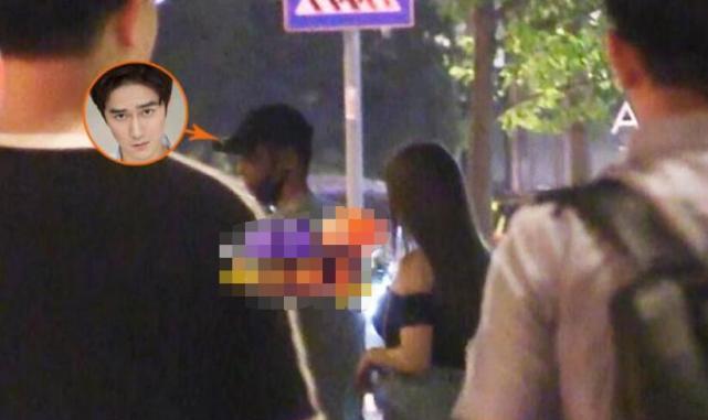 蒋劲夫与新女友已甜蜜同居，两人逛街后一起入