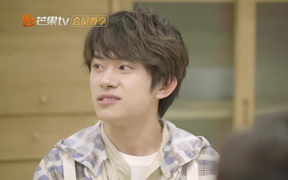 易烊千玺的父亲多大 79273857e916435793b372340209b70f.jpeg