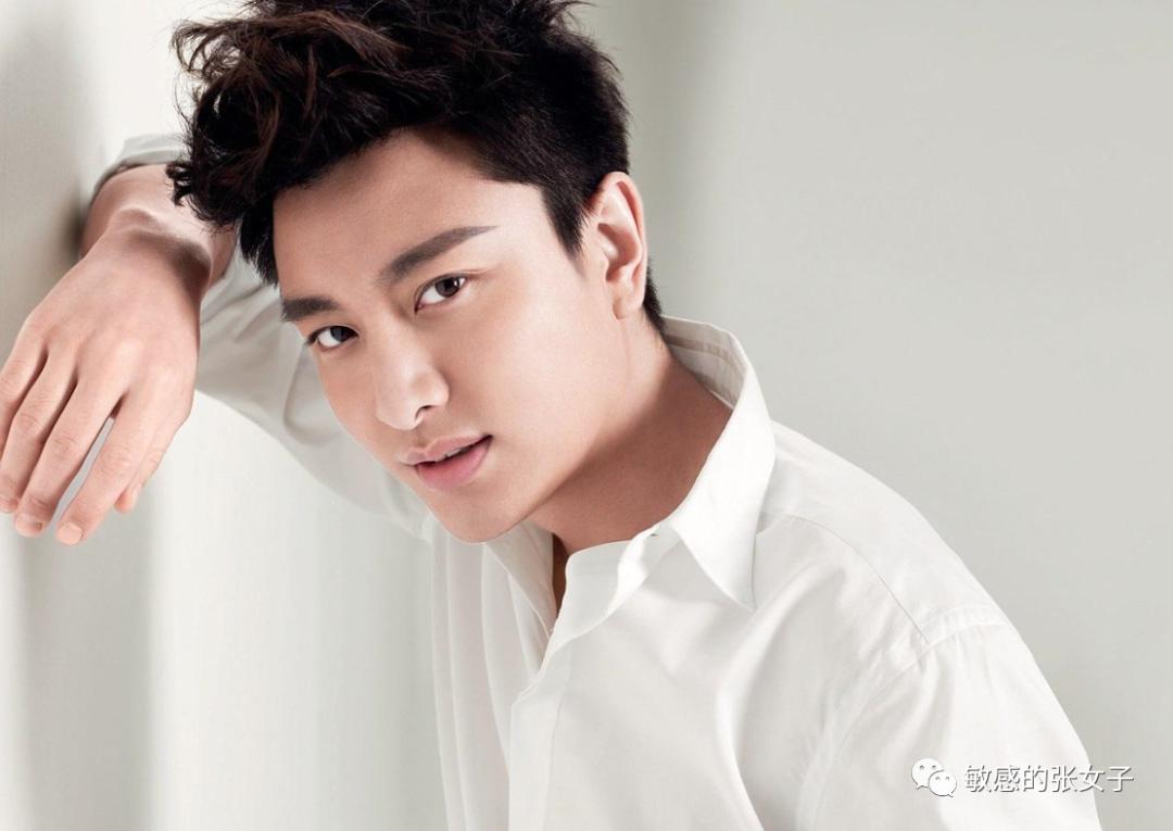 贾乃亮恋上20岁旧相识，仍关注李小璐，李小璐也