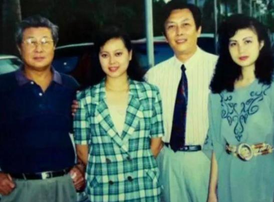1990年除夕，唐国强前妻自杀，却被爆出轨小12岁