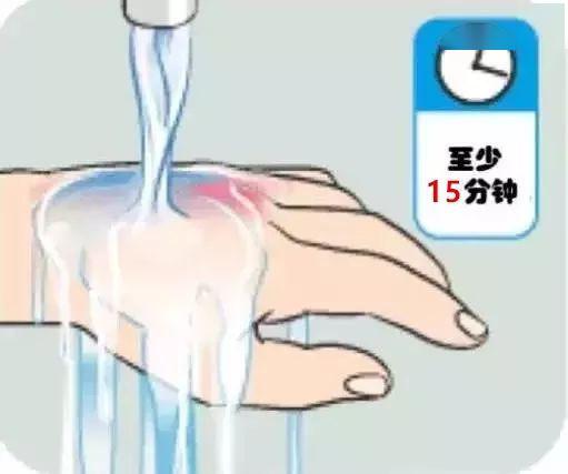 男孩@可怕！20分钟眼球被溶化！8岁男孩终生失明！家家都有这东西