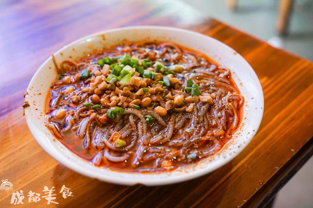 赏完樱花就去崇州吃一顿吧，那里可是美食宝藏地，开车不到30分钟就能到