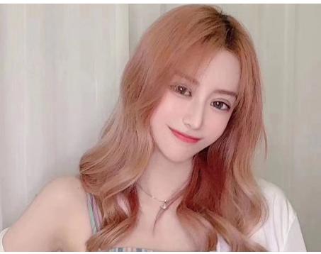一眼就爱上的卷发烫发发型染发颜色好看衬肤色能力更强