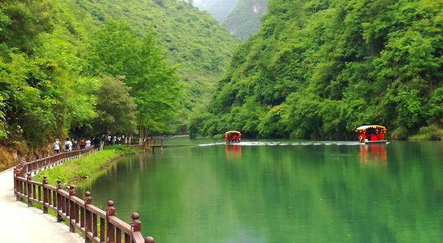 燕翔洞风景区一带与关中地区仅隔百十公里,但这里无论气候,生态,文化