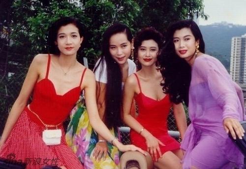 港媒曝叶玉卿同老公美国躲疫情，全家出动沿街