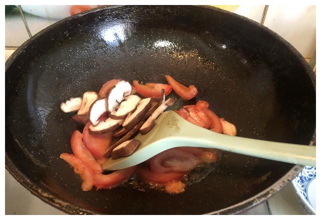 怎样做肉片汤好吃嫩窍门 d66edd072afe4dff856caa76f7e99912.jpeg