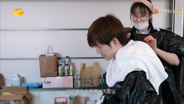 阚清子择偶标准只有1条，和董力拥抱牵手有点亲