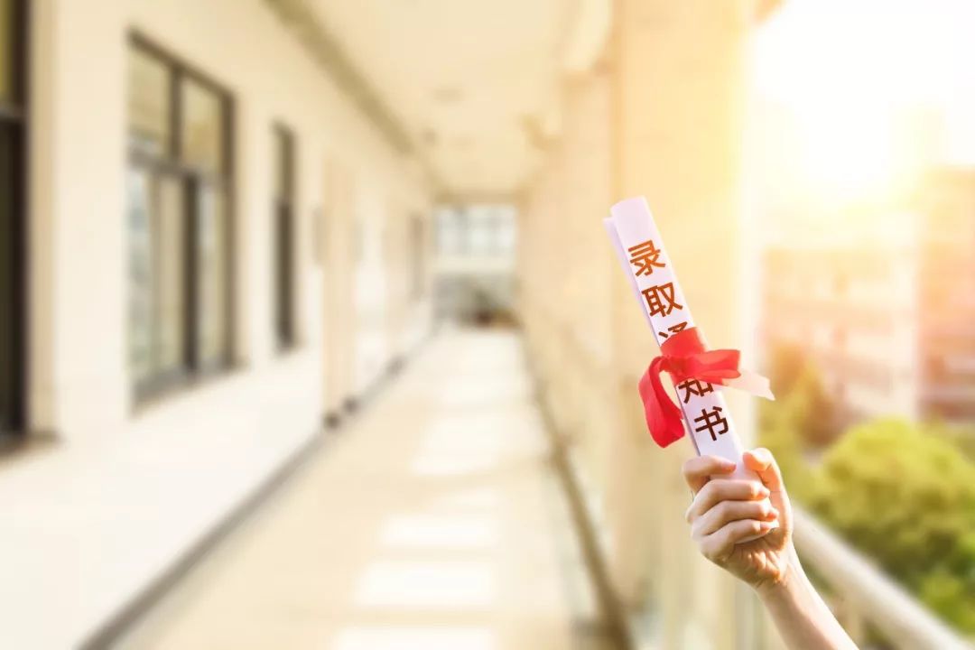 [王牌]哪个值得报考？名校普通专业与普通大学王牌专业