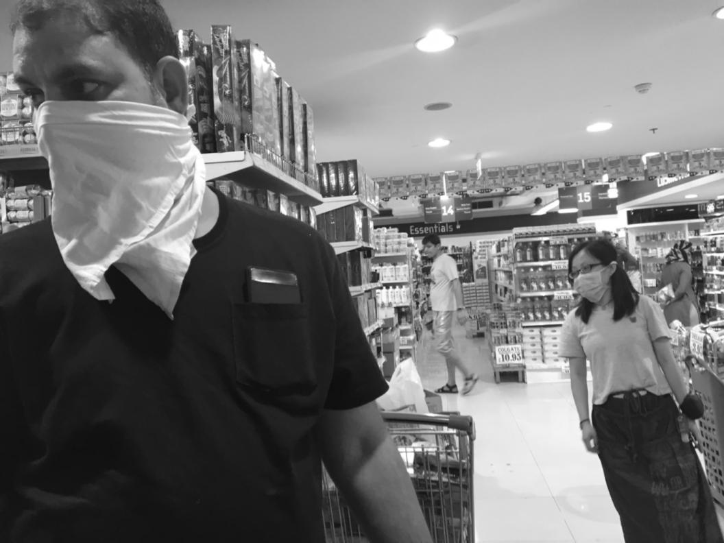 在迪拜淘金的华人：被疫情重创，想回国又怕被