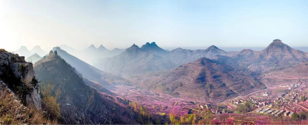 岱崮地貌第十五届桃花节 |登崮上草原 观桃花美景