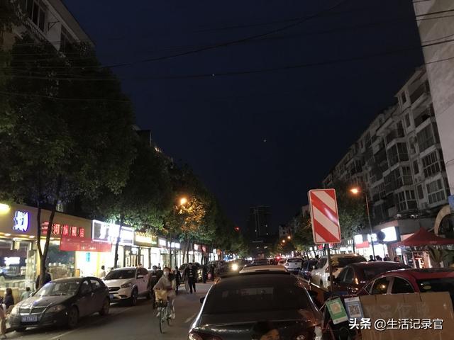 新都三河街道这块地迟到几年的商业终于要动工了及探寻三河夜市