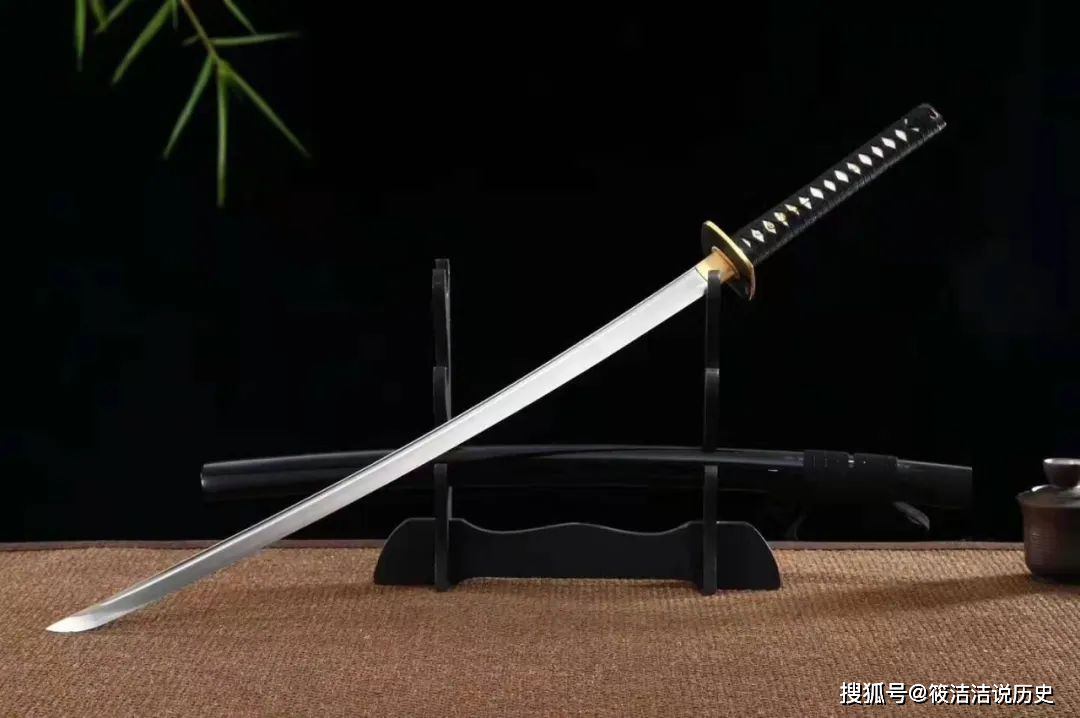 唐宋八大伙之一的欧阳修乃至写过一首诗叫《日本刀歌》,专门颂扬日本