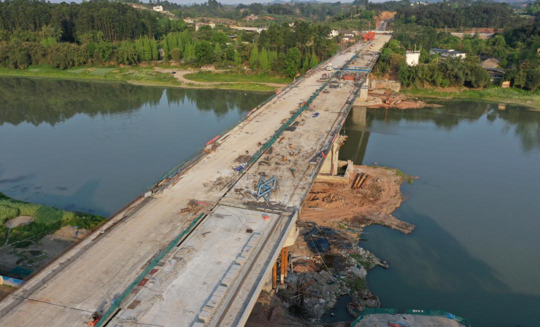 双向六车道眉山这座跨江大桥顺利合龙预计今年国庆前后通车