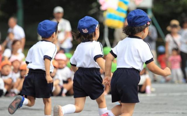 【孩子】上小学后显现出来，家长别盲目，幼儿园“揠苗助长”式教育弊端