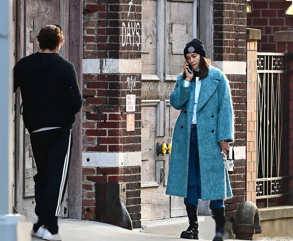 从苹果毛衣到开口牛仔裤,女明星们的复工装也太可口了吧? 从苹果毛衣到开口牛仔裤,女明星们的复工装也太可口了吧?