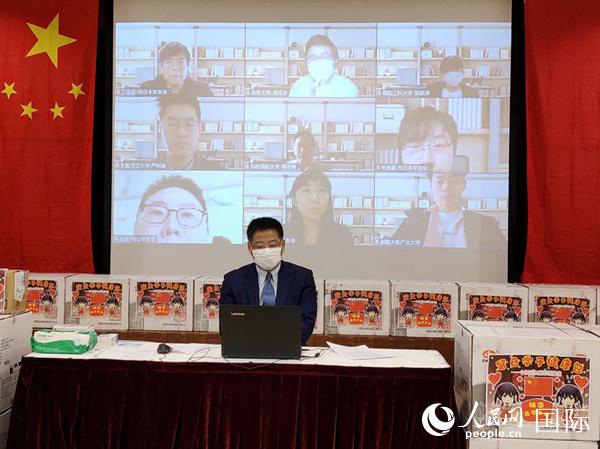 中国驻大阪总领馆向留学生发放“健康包” 中国驻大阪总领馆向留学生发放“健康包”