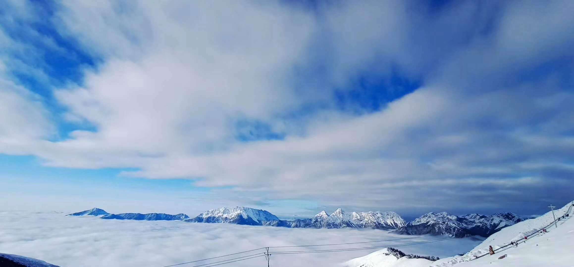 达瓦更扎从大雪封山到雪后美景难忘的美景