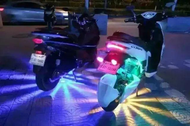 又出事了!电动车电瓶客厅爆炸,场面瘆人