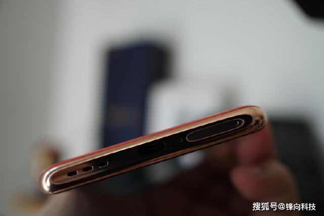 oppofindx2卡槽图解,oppofindx2pro图片 oppo find x2:卡槽与边框色差过大,疏油层局部脱落