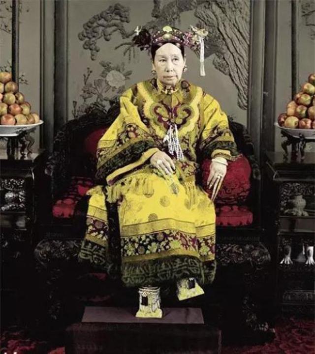 慈禧|慈禧的最后一天：早晨在处理光绪的后事，傍晚嘴里含上了夜明珠